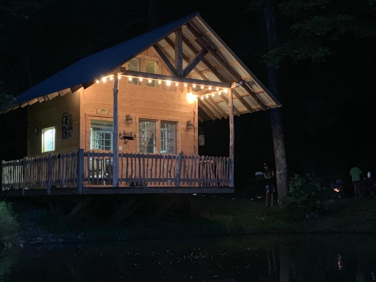 Blue Lodge Hesston Bagian luar foto